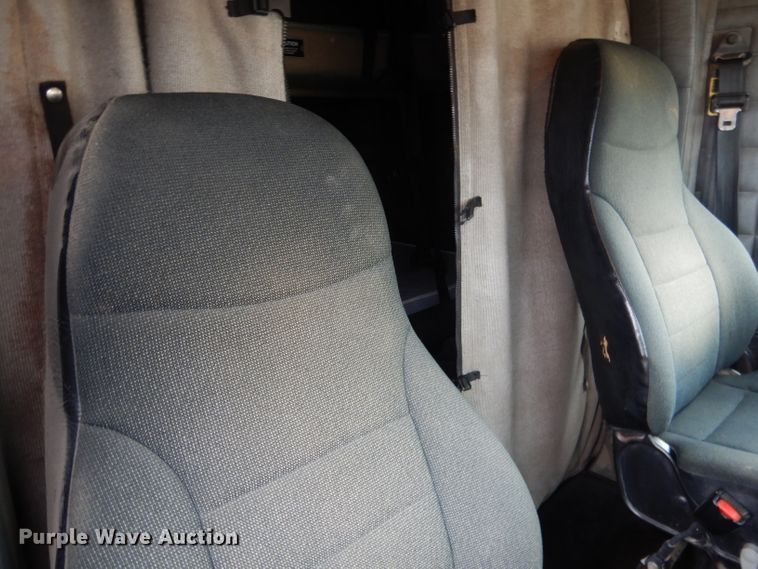 image for item DG5944 2005 Peterbilt 379 semi truck