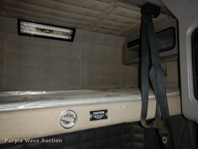 image for item DG5944 2005 Peterbilt 379 semi truck