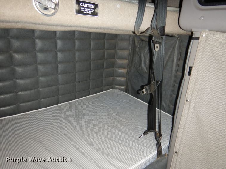 image for item DG5944 2005 Peterbilt 379 semi truck