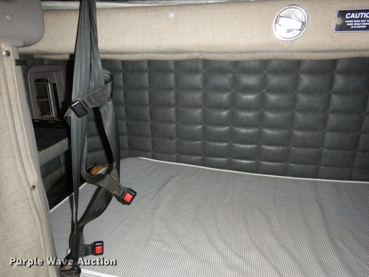 image for item DG5944 2005 Peterbilt 379 semi truck