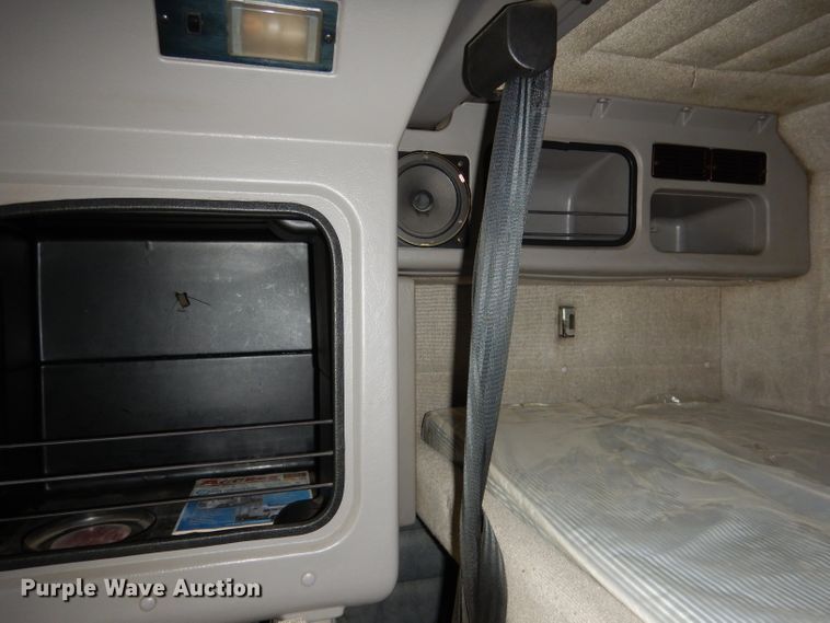 image for item DG5944 2005 Peterbilt 379 semi truck