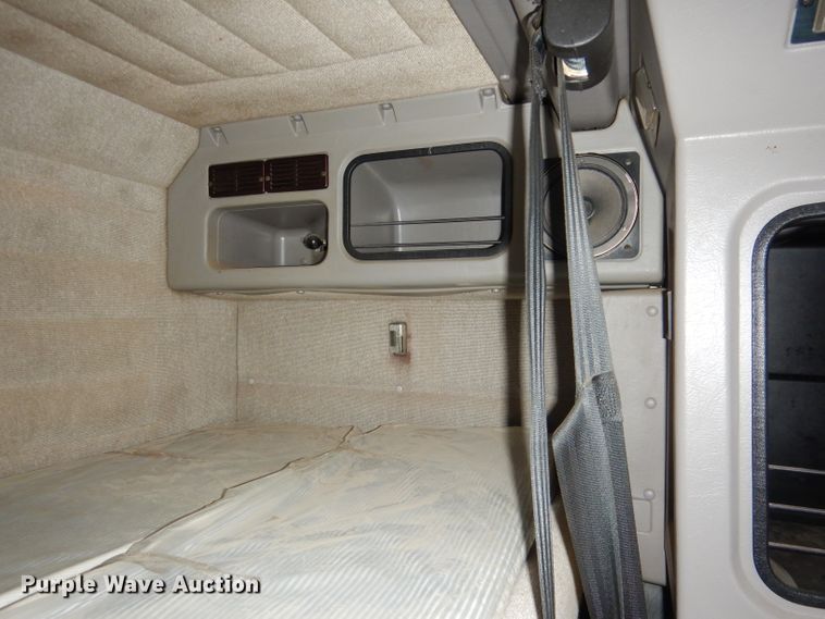 image for item DG5944 2005 Peterbilt 379 semi truck