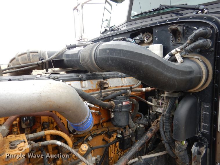 image for item DG5944 2005 Peterbilt 379 semi truck