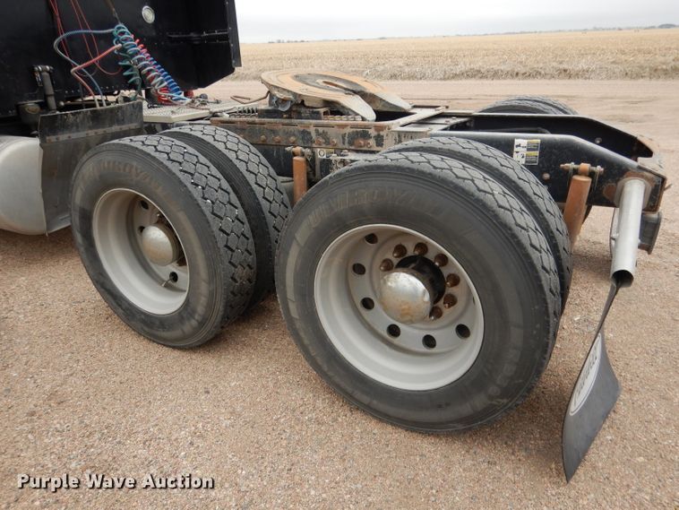 image for item DG5944 2005 Peterbilt 379 semi truck