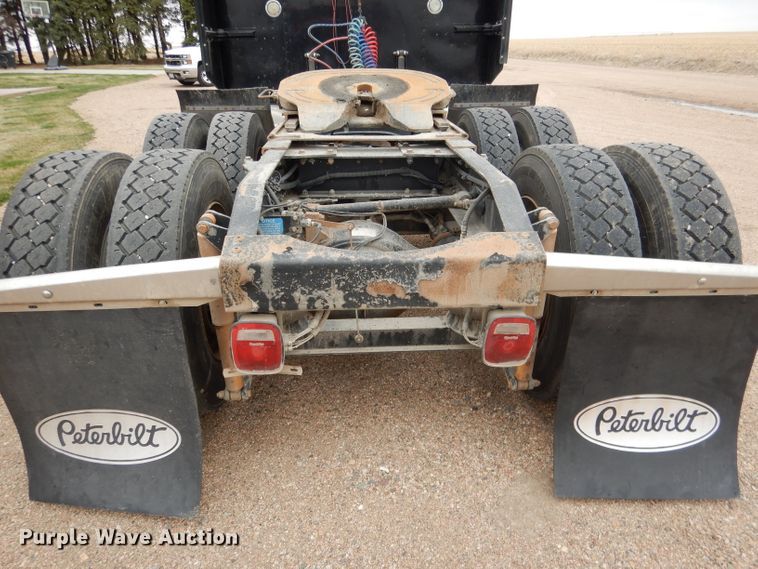 image for item DG5944 2005 Peterbilt 379 semi truck