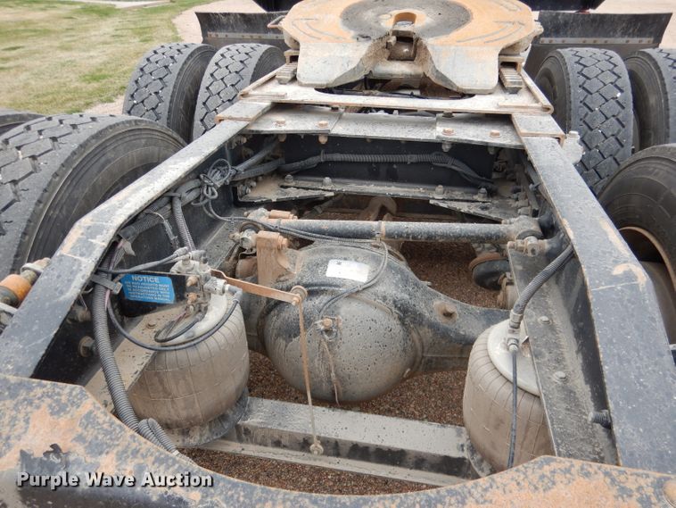 image for item DG5944 2005 Peterbilt 379 semi truck