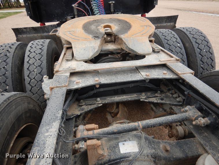 image for item DG5944 2005 Peterbilt 379 semi truck