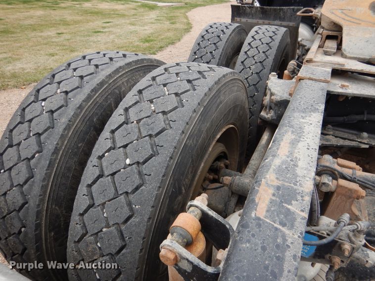 image for item DG5944 2005 Peterbilt 379 semi truck