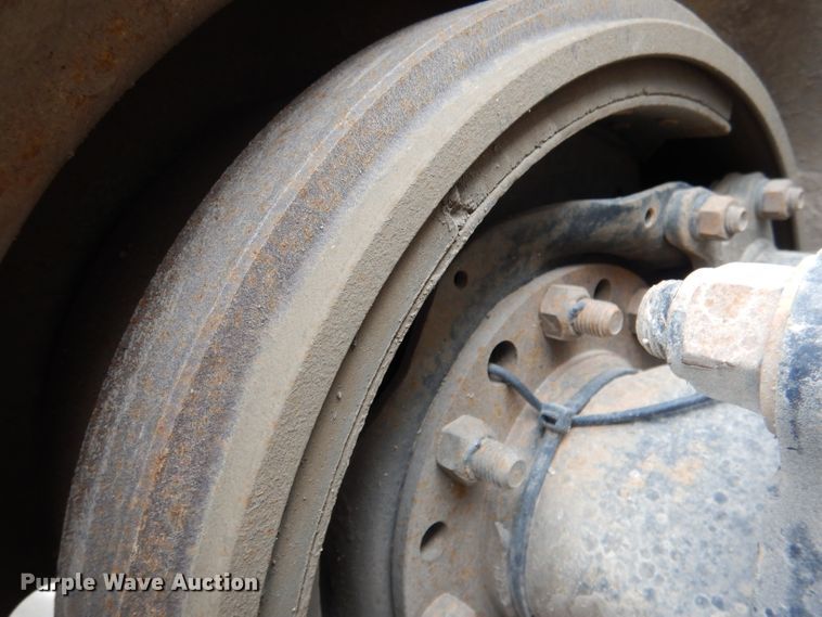 image for item DG5944 2005 Peterbilt 379 semi truck