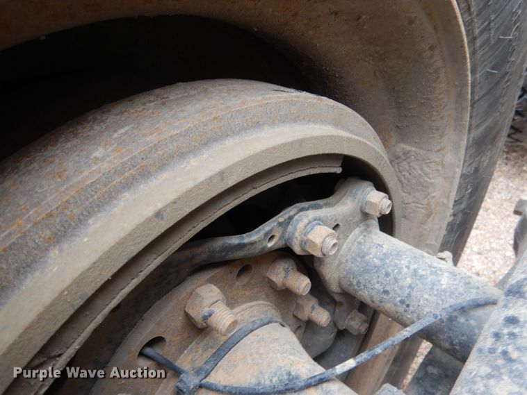 image for item DG5944 2005 Peterbilt 379 semi truck