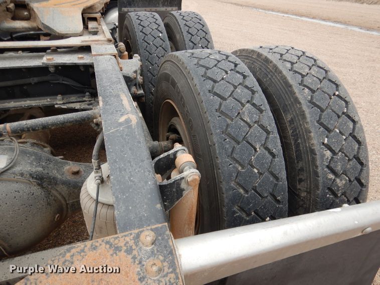 image for item DG5944 2005 Peterbilt 379 semi truck