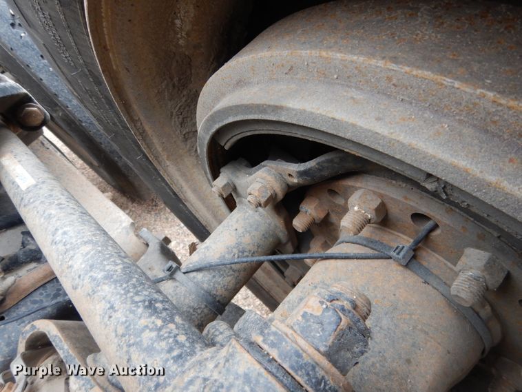 image for item DG5944 2005 Peterbilt 379 semi truck