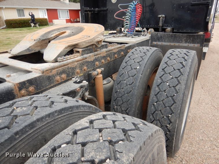 image for item DG5944 2005 Peterbilt 379 semi truck