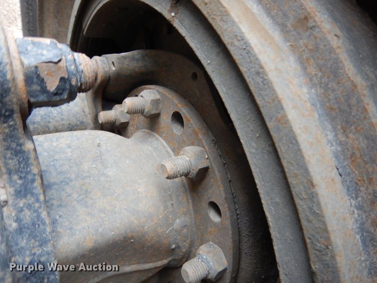 image for item DG5944 2005 Peterbilt 379 semi truck