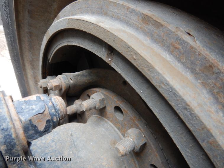 image for item DG5944 2005 Peterbilt 379 semi truck