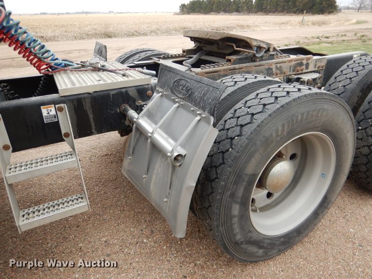 image for item DG5944 2005 Peterbilt 379 semi truck