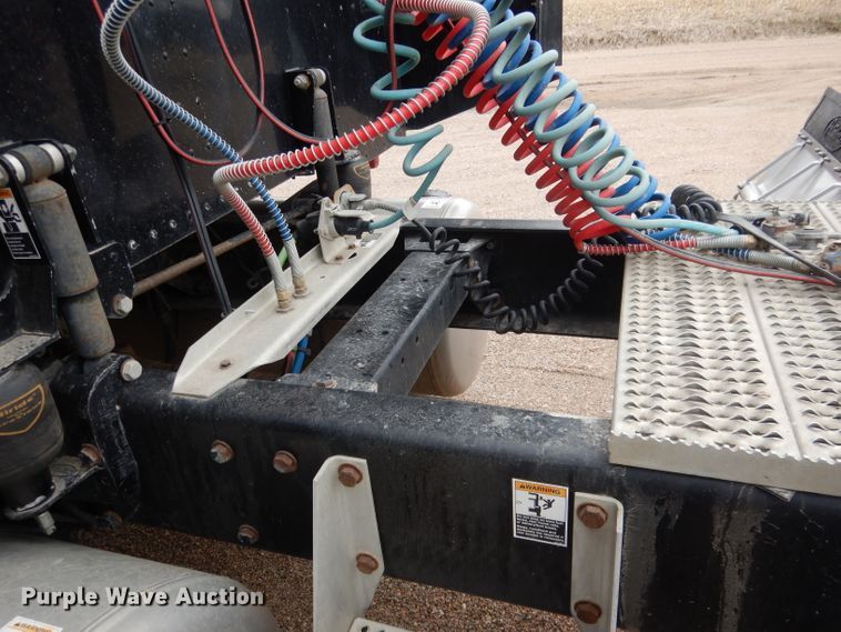 image for item DG5944 2005 Peterbilt 379 semi truck