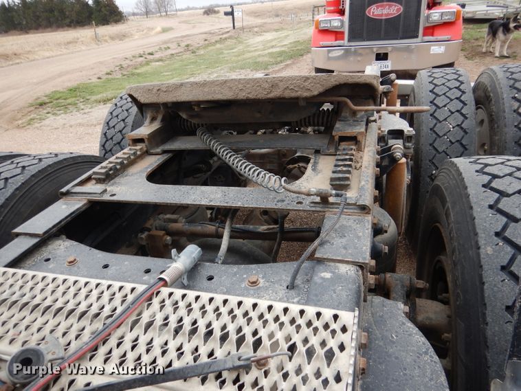 image for item DG5944 2005 Peterbilt 379 semi truck