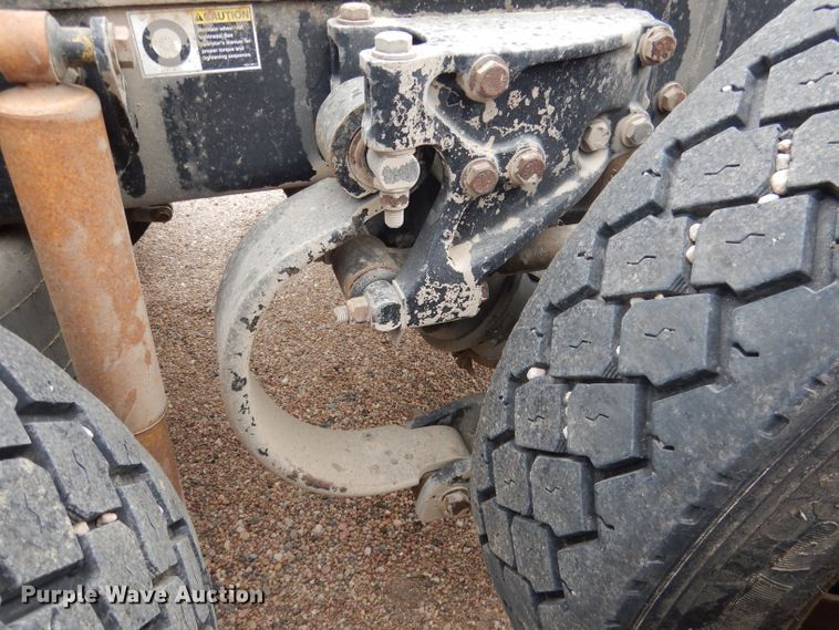 image for item DG5944 2005 Peterbilt 379 semi truck