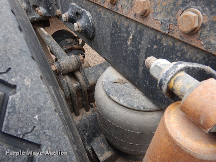 image for item DG5944 2005 Peterbilt 379 semi truck