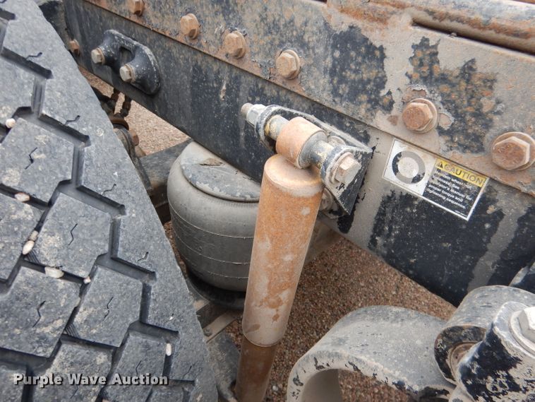 image for item DG5944 2005 Peterbilt 379 semi truck