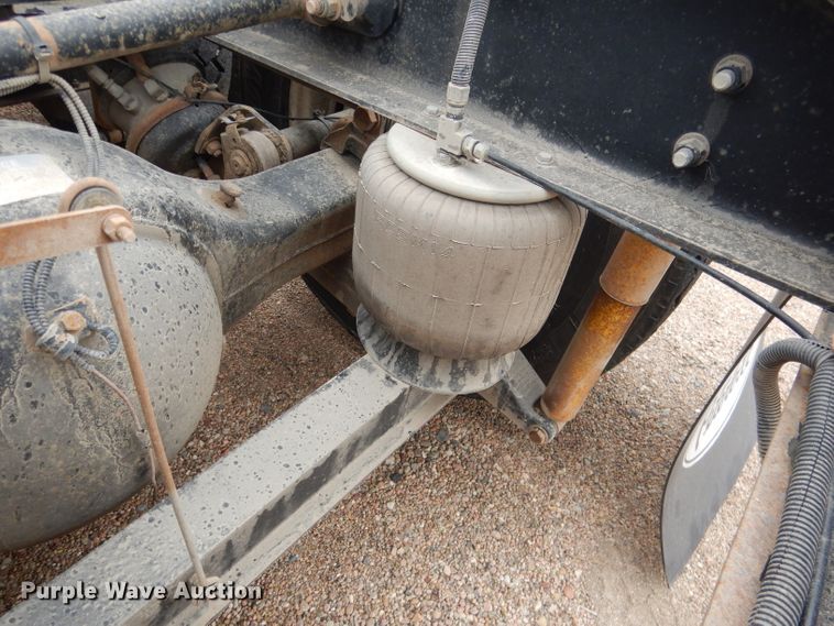 image for item DG5944 2005 Peterbilt 379 semi truck