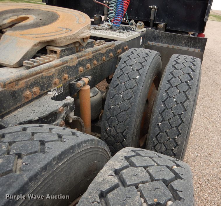 image for item DG5944 2005 Peterbilt 379 semi truck