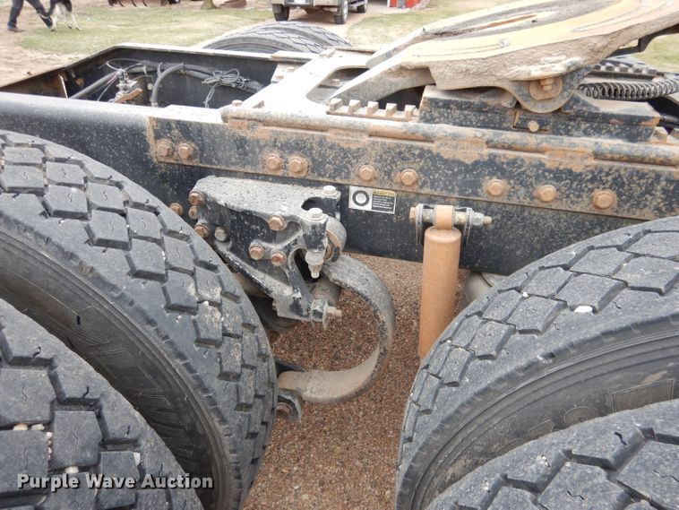 image for item DG5944 2005 Peterbilt 379 semi truck