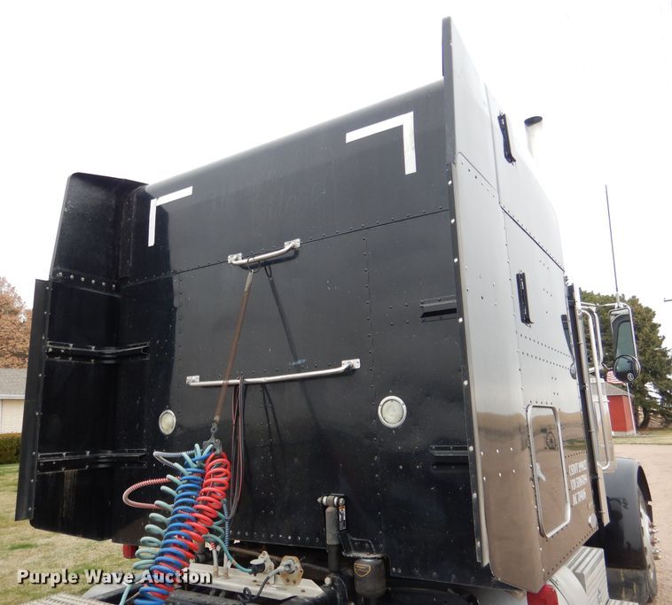 image for item DG5944 2005 Peterbilt 379 semi truck