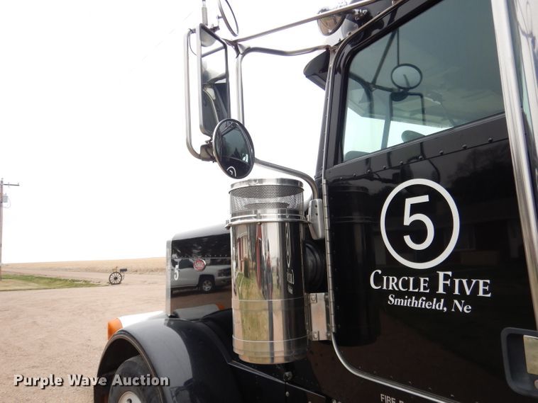 image for item DG5944 2005 Peterbilt 379 semi truck