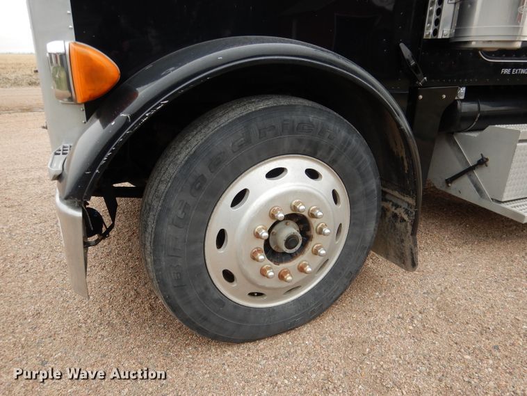 image for item DG5944 2005 Peterbilt 379 semi truck