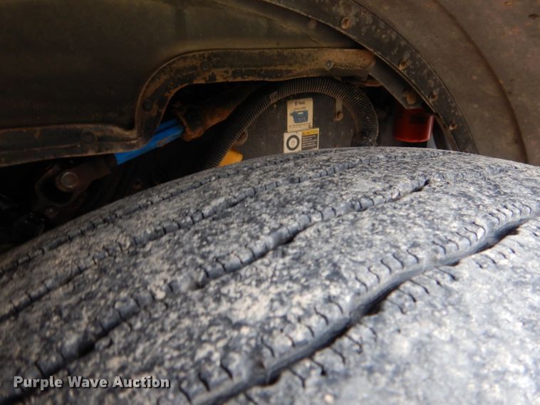 image for item DG5944 2005 Peterbilt 379 semi truck