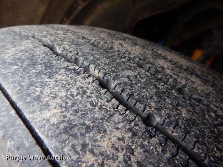 image for item DG5944 2005 Peterbilt 379 semi truck