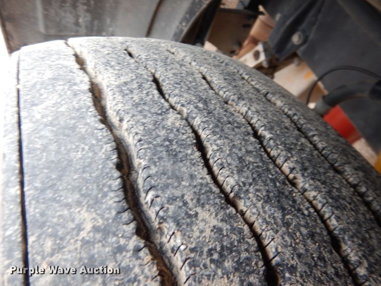 image for item DG5944 2005 Peterbilt 379 semi truck