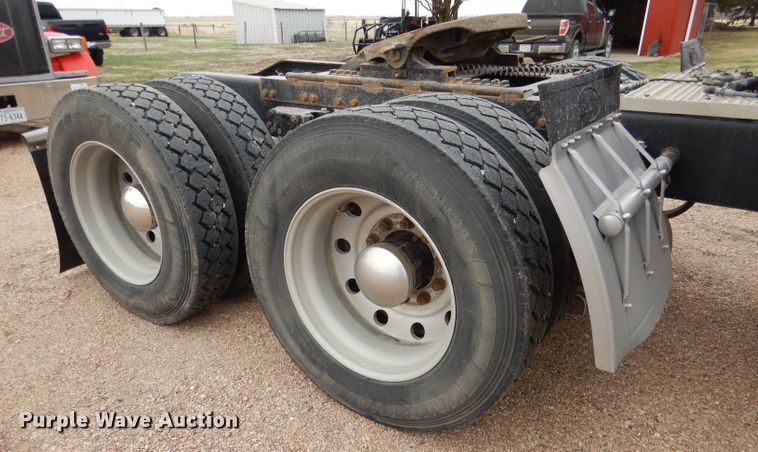 image for item DG5944 2005 Peterbilt 379 semi truck