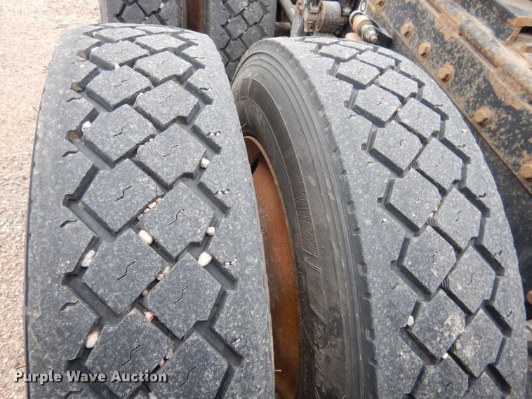 image for item DG5944 2005 Peterbilt 379 semi truck