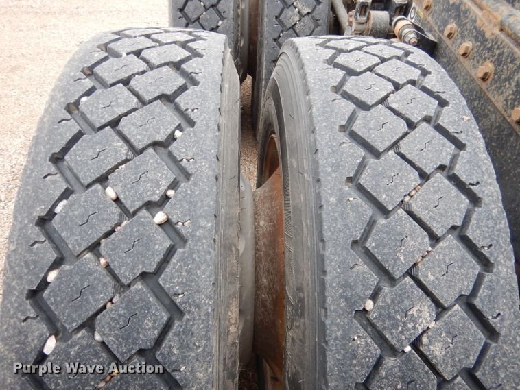 image for item DG5944 2005 Peterbilt 379 semi truck