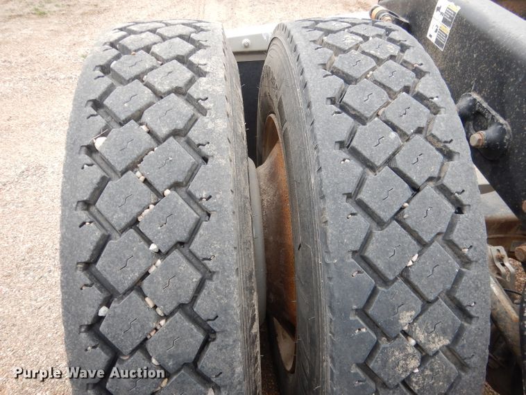 image for item DG5944 2005 Peterbilt 379 semi truck