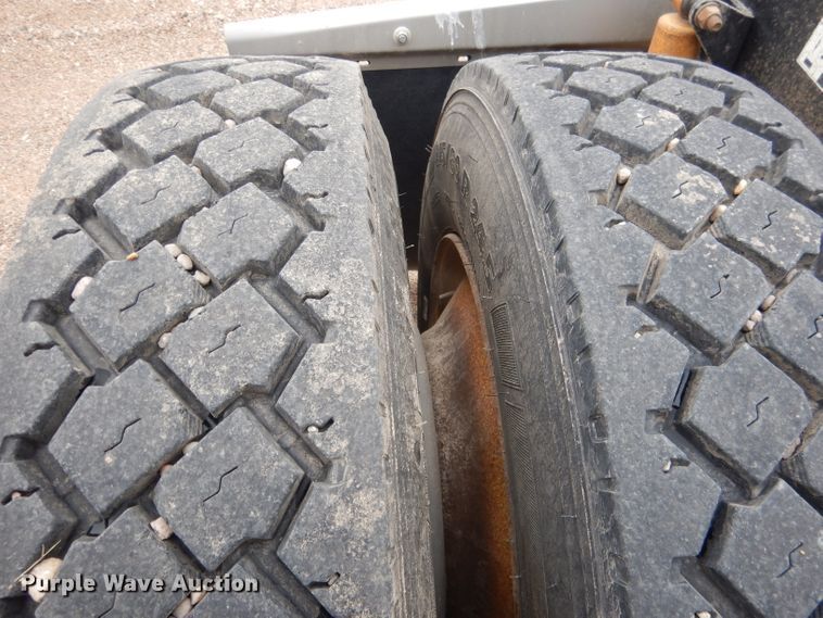 image for item DG5944 2005 Peterbilt 379 semi truck