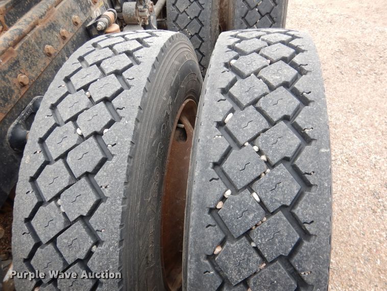 image for item DG5944 2005 Peterbilt 379 semi truck