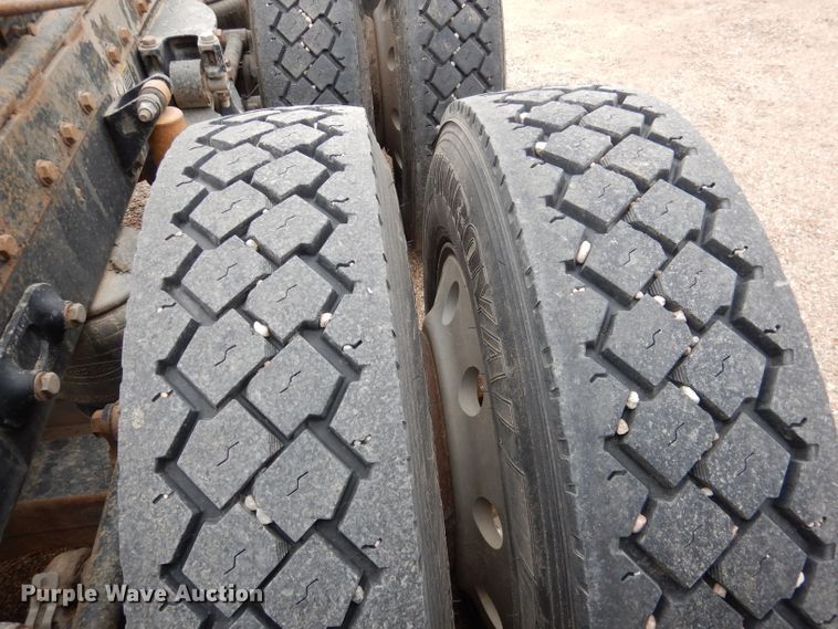 image for item DG5944 2005 Peterbilt 379 semi truck