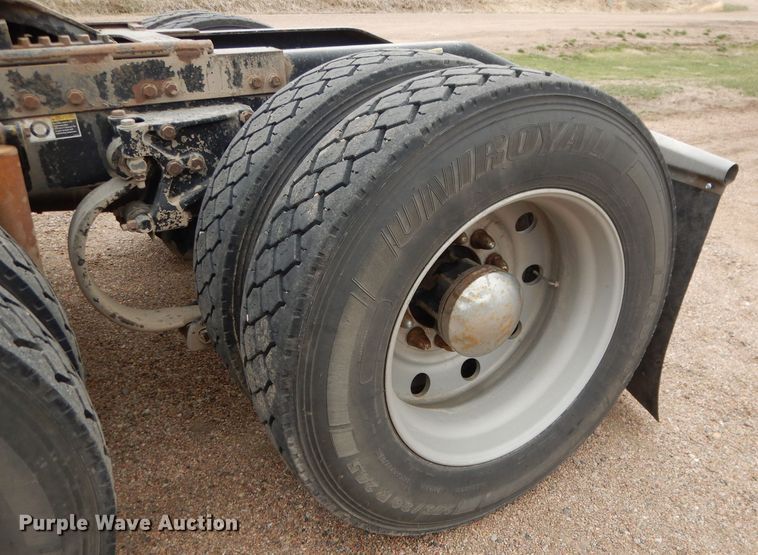 image for item DG5944 2005 Peterbilt 379 semi truck