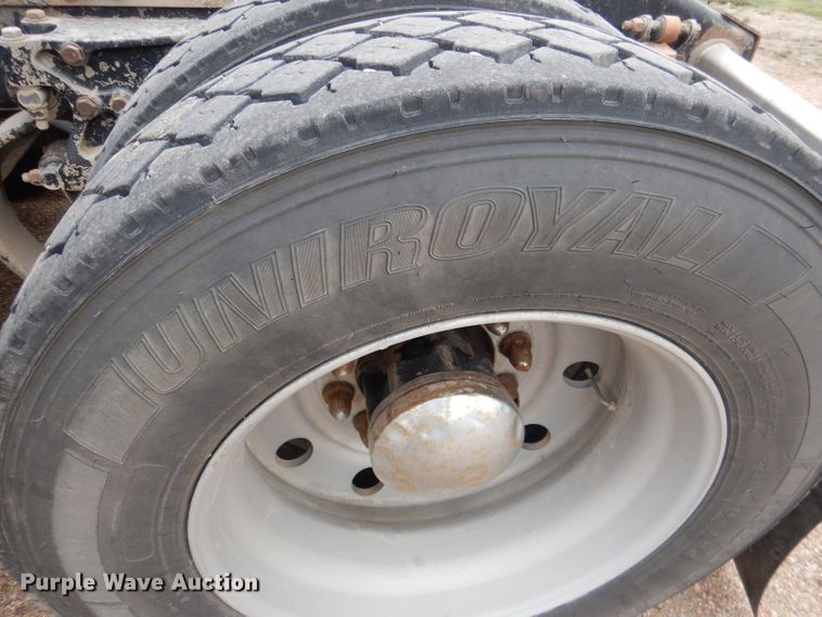 image for item DG5944 2005 Peterbilt 379 semi truck