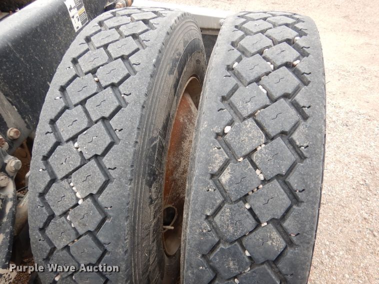 image for item DG5944 2005 Peterbilt 379 semi truck