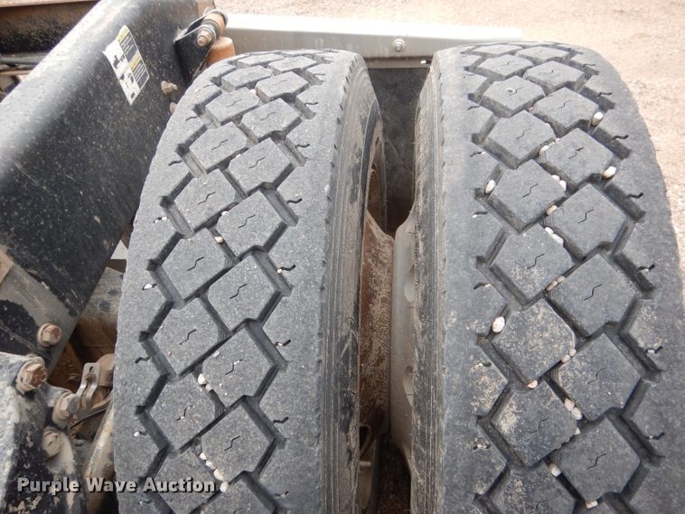 image for item DG5944 2005 Peterbilt 379 semi truck