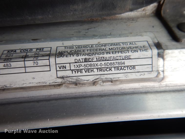 image for item DG5944 2005 Peterbilt 379 semi truck