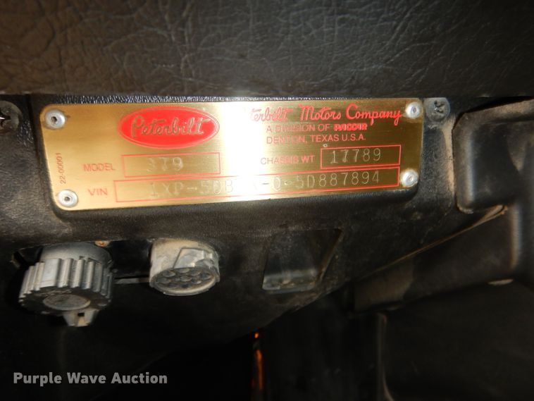 image for item DG5944 2005 Peterbilt 379 semi truck