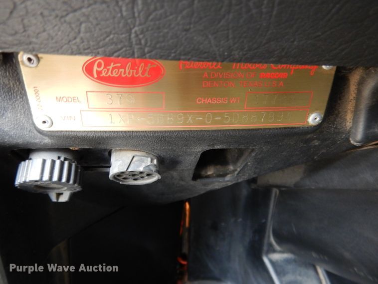image for item DG5944 2005 Peterbilt 379 semi truck