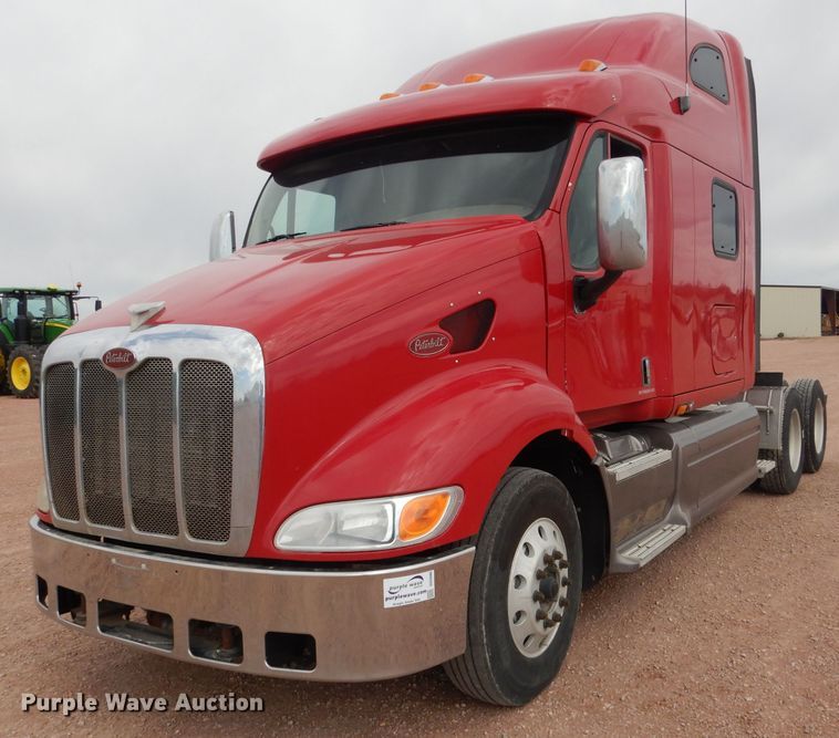 image for item DG5946 2007 Peterbilt 387 semi truck