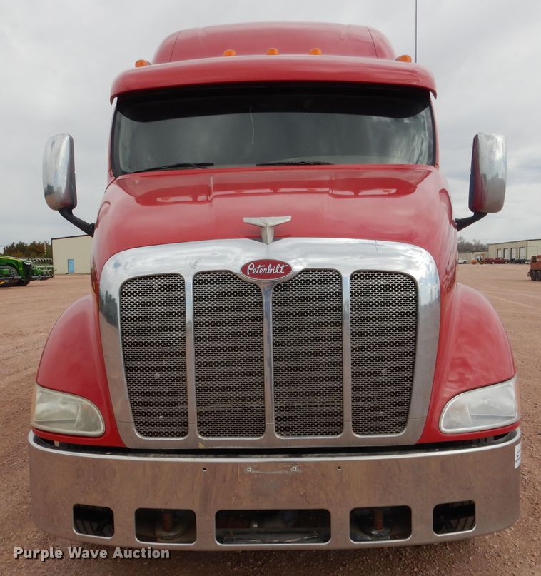 image for item DG5946 2007 Peterbilt 387 semi truck